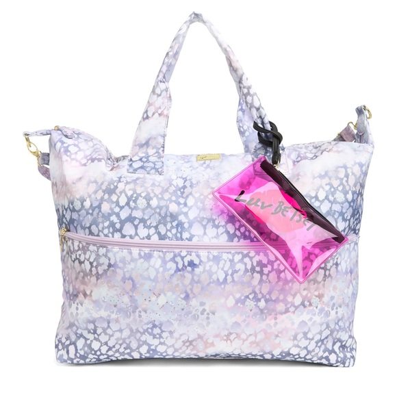 Betsey Johnson Handbags - ✨SALE✨ Betsey Johnson Pastel Leopard Print Weekender Bag ✨LIMITED TIME✨